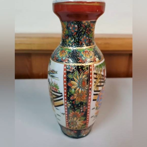 Gryphon Ware Antique Chinese Vase - Picture 2 of 3